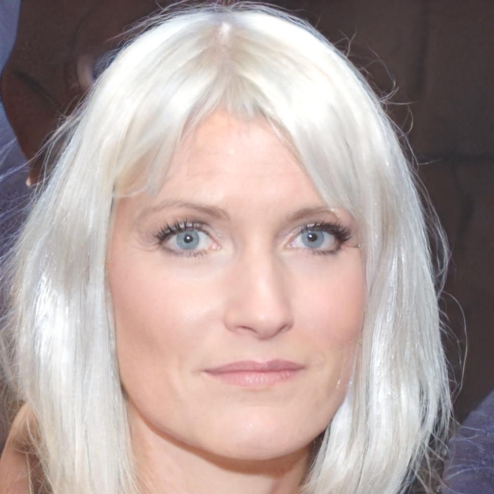 Financial education specialist with portfolio management background